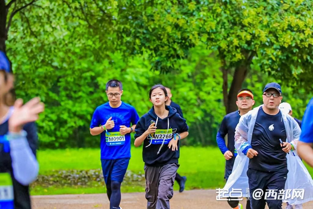 9月21日，外星人城市10K跑·西安站激情开跑。