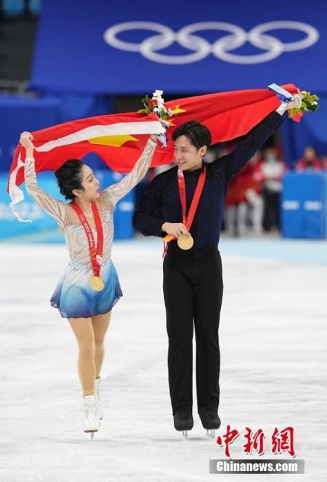 隋文静/韩聪在北京冬奥会圆梦。中新社记者 崔楠 摄