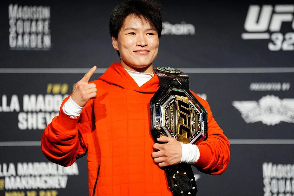 当地时间11月13日，张伟丽出席UFC 322新闻发布会。