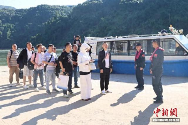 旅客抵达关累港口岸。西双版纳边检站 供图