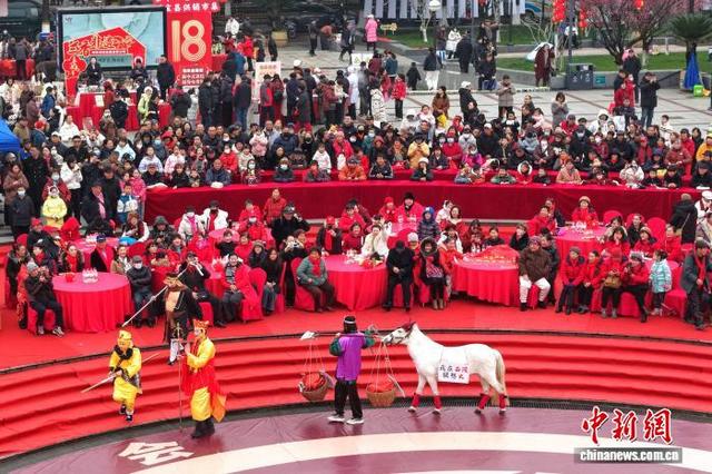 图为第十八届西陵庙会开幕式现场。周星亮 摄