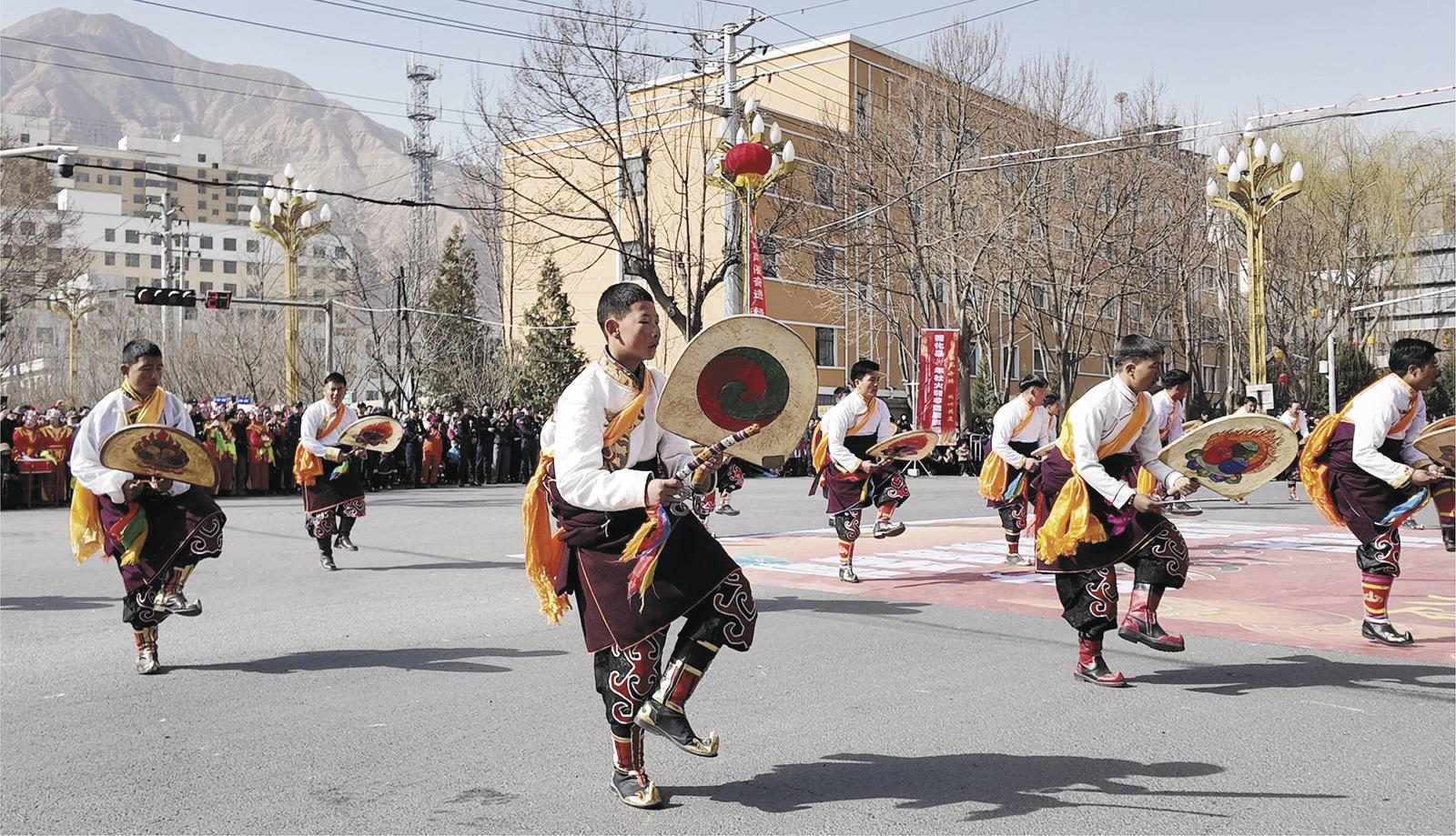 螭鼓舞。本报记者 韩丽萍 摄