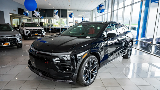 2026 年 1 月 23 日，美国加利福尼亚州科尔马市一家经销商内的通用汽车雪佛兰开拓者纯电动汽车。通用汽车定于 1 月 27 日发布业绩数据。