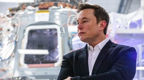 2019 年 10 月 10 日，加利福尼亚州霍桑市 SpaceX的总部，SpaceX创始人埃隆・马斯克出席新闻发布会，公布载人龙飞船可复用航天器最新进展，并接受媒体采访。