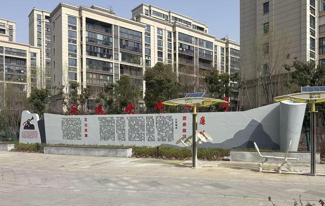 位于芜湖市无为市鸿联桂花园小区边的“無小園・廉政园” 澎湃新闻记者 王俊 图