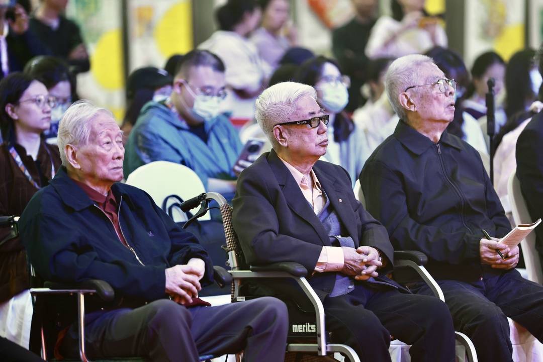 王火（左）、李致（中）在天府书展（2025年10月18日）