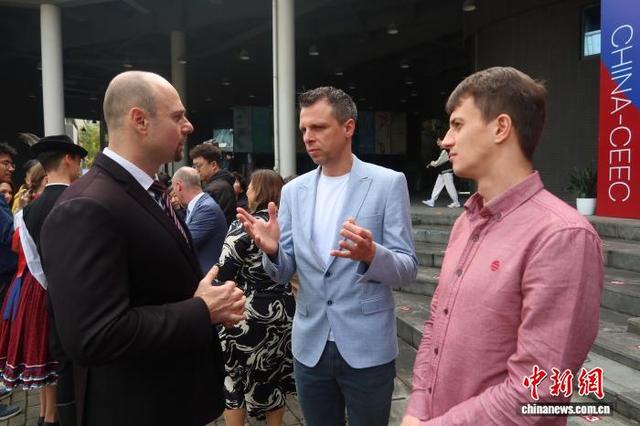 11月10日，嘉宾现场交流。孙琳茹 摄