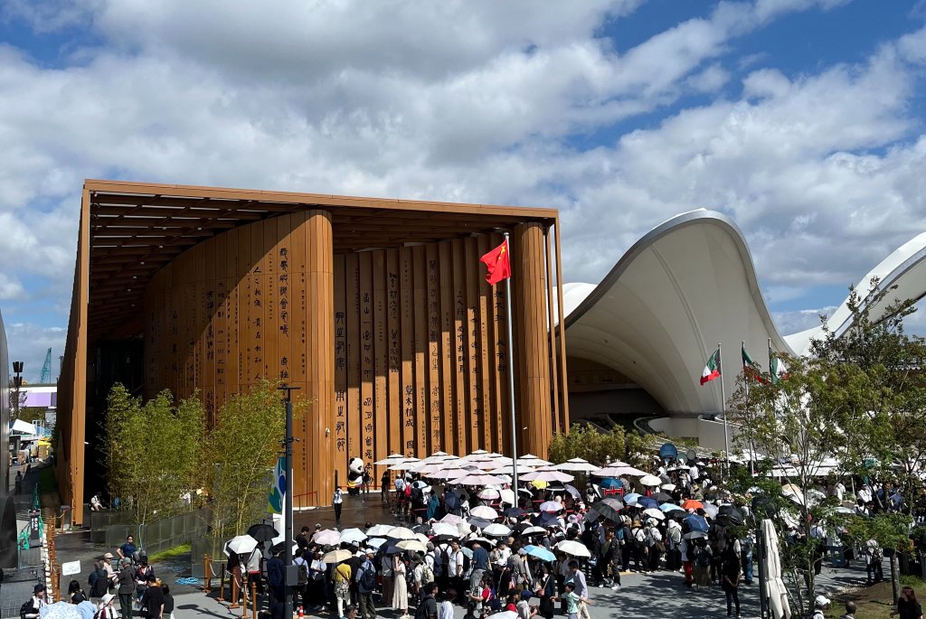 大阪世博会中国馆门前
