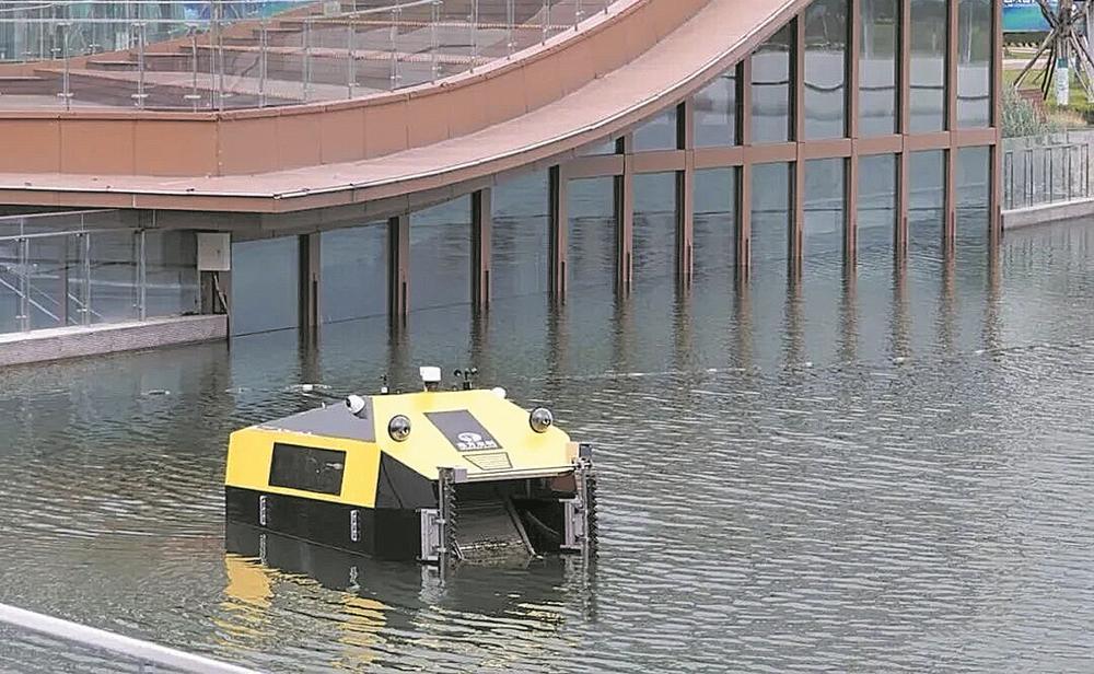 H4型水面保洁机器人。