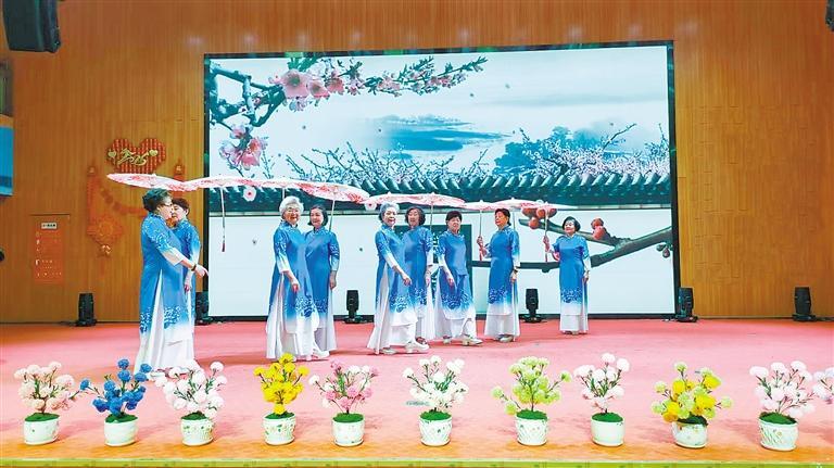 近日，燕达金色年华健康养护中心举办三月宾客生日会，老人们载歌载舞，乐享“夕阳红”。 本报记者 王洋洋 本报通讯员 毕立伟 摄