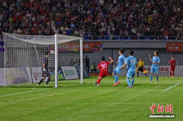 “楚超”宜昌赛区揭幕战打响。董晓斌 摄