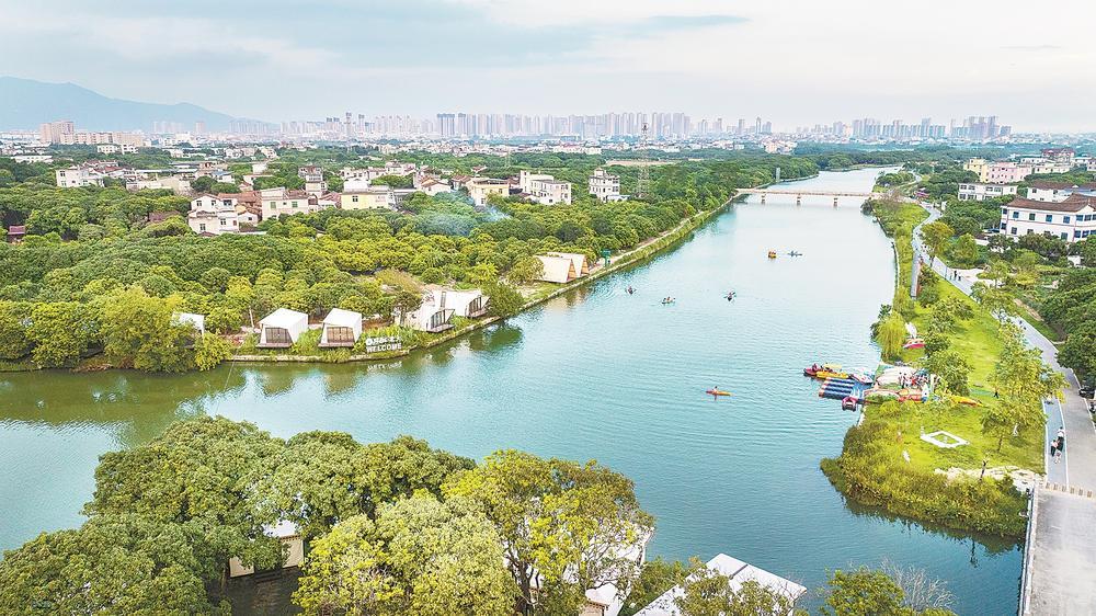 莆田不断推进环评改革，既守住生态底线又促进经济发展。图为风光秀丽的木兰溪流域。本报记者 施辰静 摄