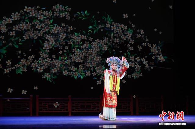 图为11月7日晚，桂林经典品牌文化精品《桂林有戏》演出现场。谢明梅 摄