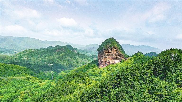 天水麦积山。杨旭