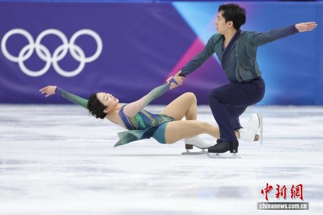 隋文静/韩聪在米兰冬奥会比赛中。中新社记者 蒋启明 摄