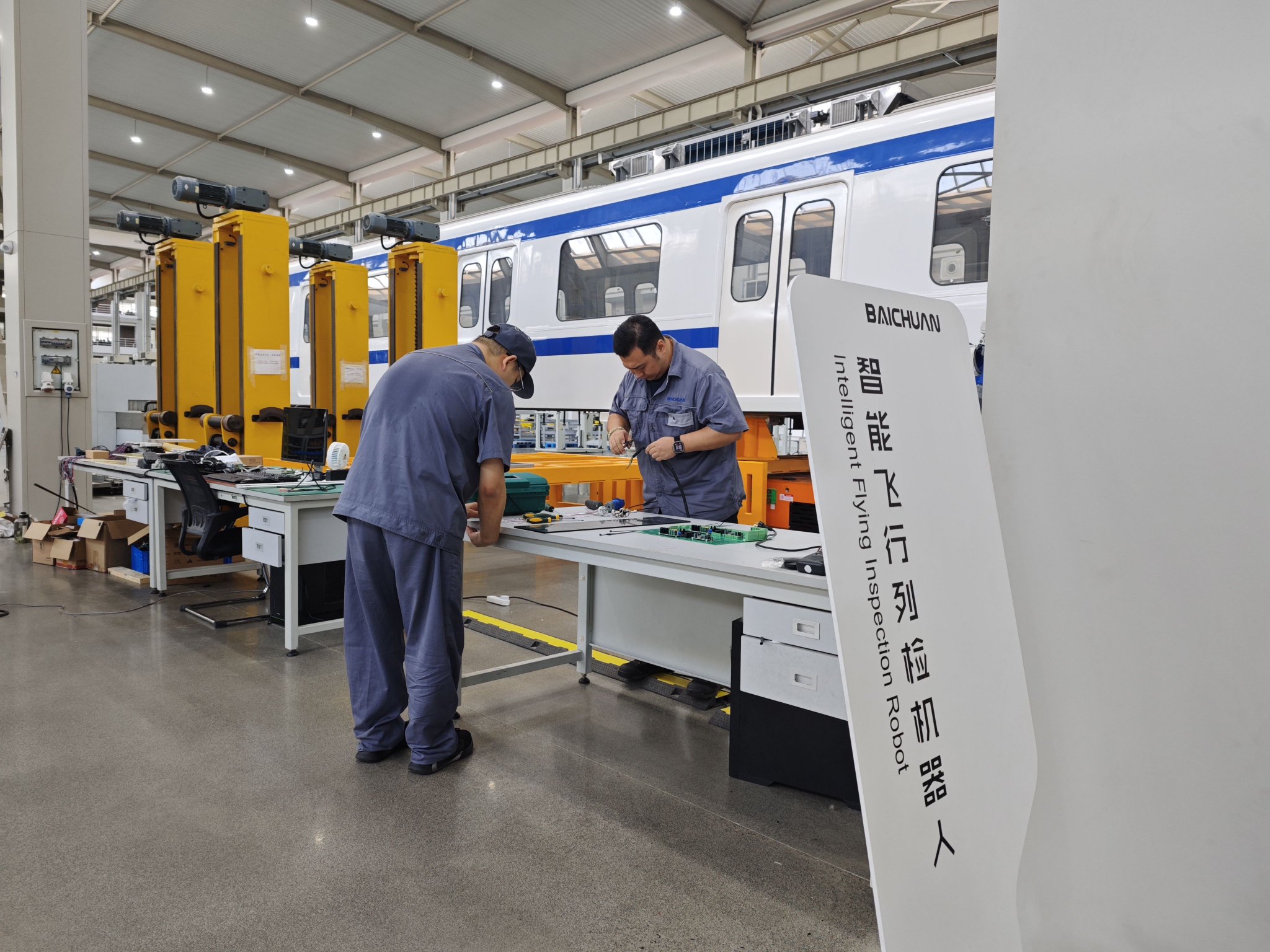 唐山正在成为京津冀三地协同培育机器人产业链的主要承载地。图为智能飞行列检机器人。北京日报记者 李如意摄