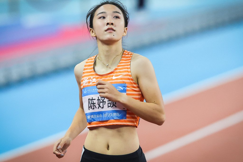 陈妤颉还不满17岁，但已经展露出了极强的竞争力。