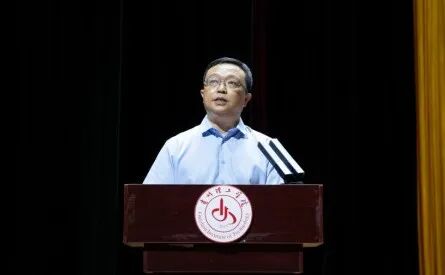 贵州能源集团人才发展中心党委副书记、常务副主任王峰介绍情况