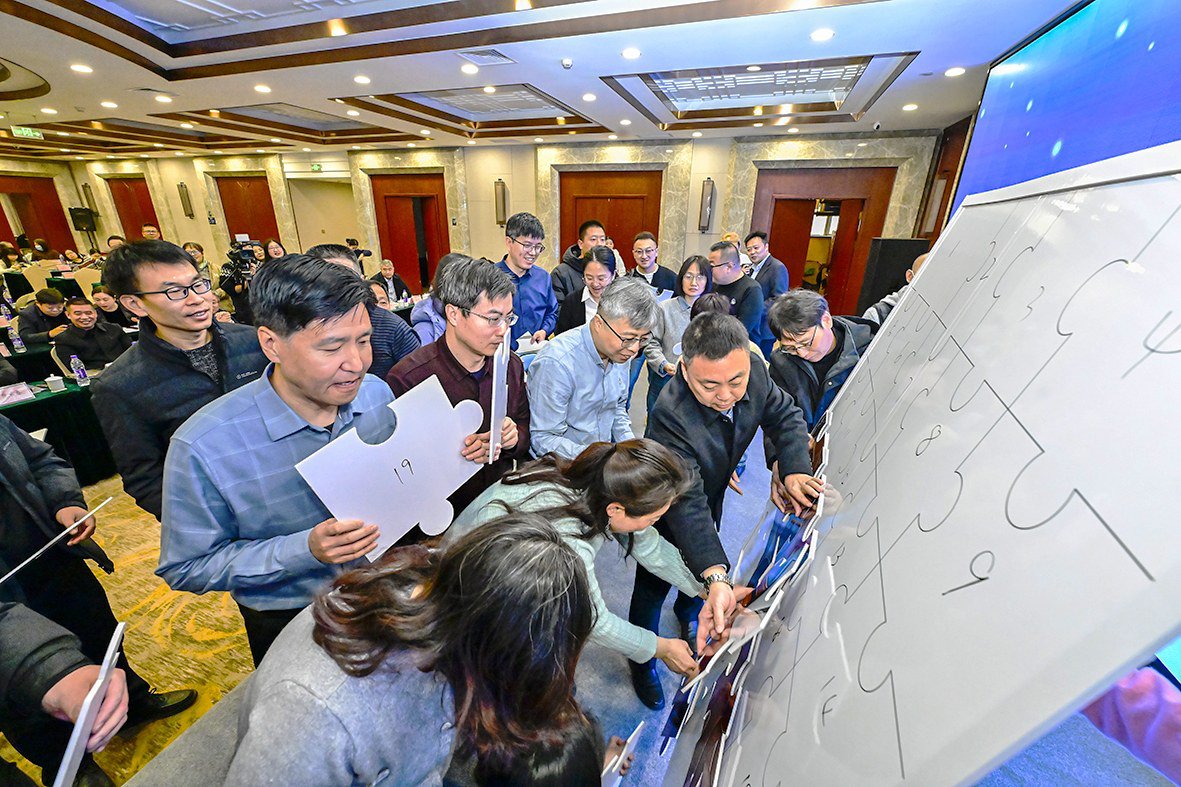 活动现场，市民积极互动，气氛热烈。记者 唐建/摄