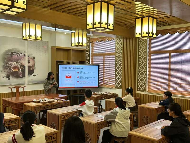 4月11日，上海市彭浦第四中学“校园开放日”现场。中青报·中青网记者 王一迪/摄