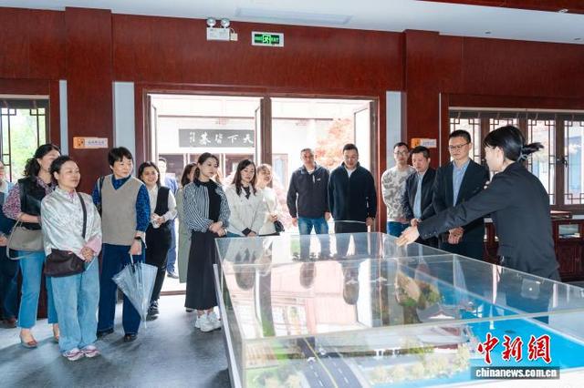 浙江平湖，平湖市外资企业新联会成员参与集体活动。平湖市委统战部供图