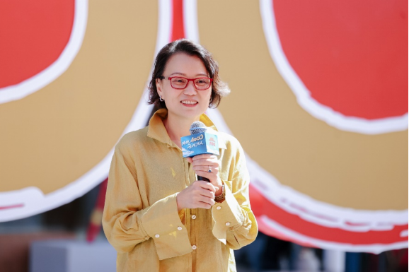 百胜中国首席执行官屈翠容女士发言