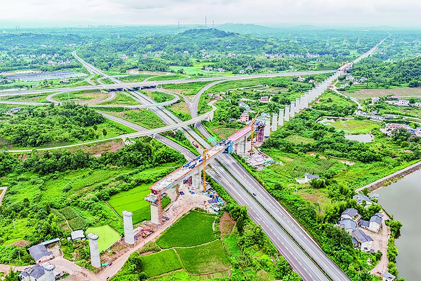 成渝中线高铁互通双线特大桥建设现场