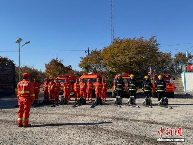 保护区组建的扑火队和护林员巡逻队。 岳禹铭 摄