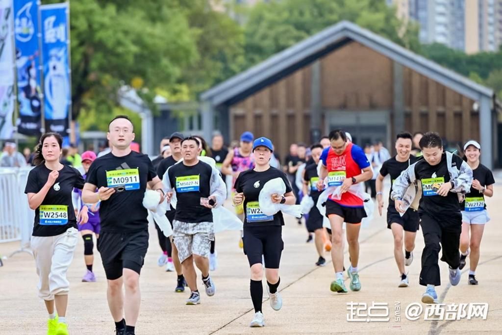 9月21日，外星人城市10K跑·西安站激情开跑。