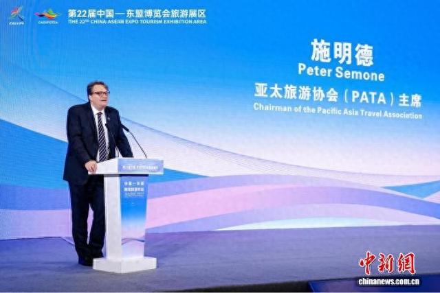 图为亚太旅游协会(PATA)主席施明德(Peter Semone)在中国—东盟跨境旅游对话活动中发言。 李凯 摄