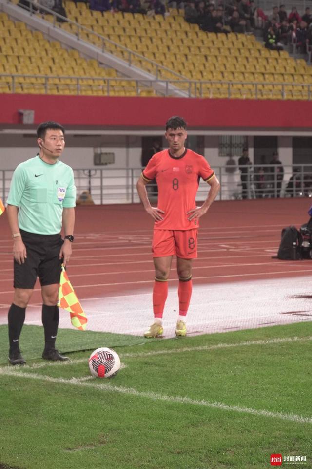 8号球员木塔力甫 封面新闻记者吉星 摄