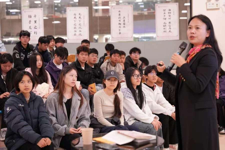 贺梦依领学《大学》