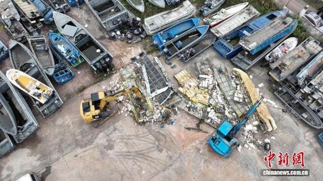 图为销毁现场。防城港市委政法委供图