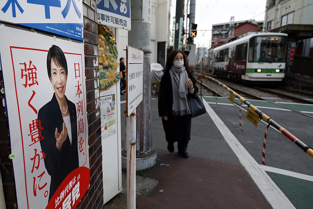 东京街头的高市早苗竞选广告 图源：视觉中国