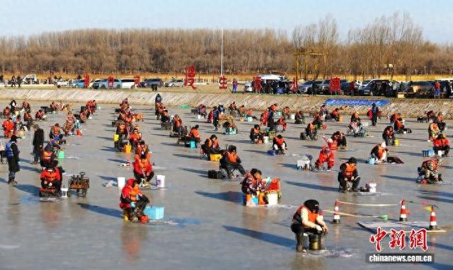 首届京津冀潮白河冰钓大赛10日至11日在天津市宝坻区举行。(主办方供图)