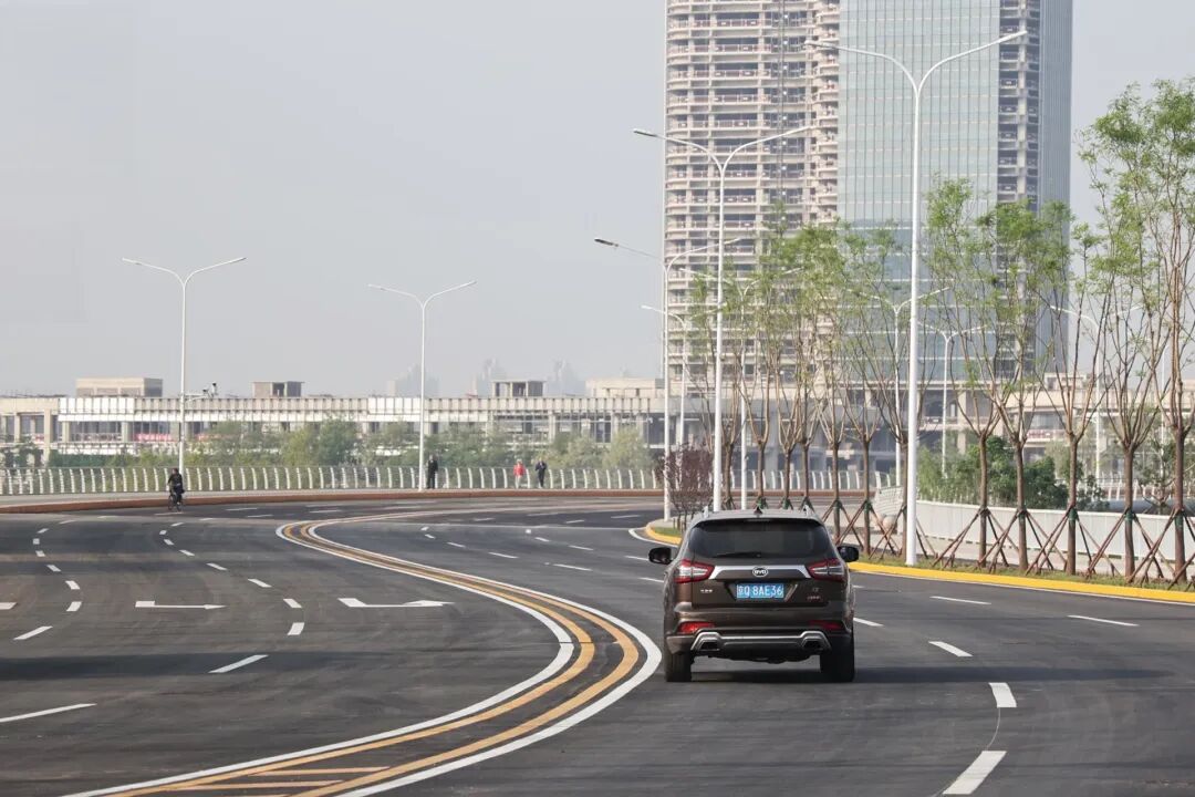 4月25日，通州区五河交汇处的千菏泻露桥正式通车