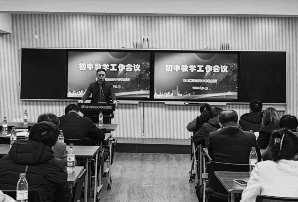 老师们在教研备课。沈阳市教育局供图