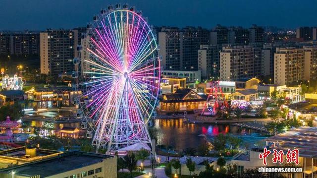 KK-PARK国际街区夜景。蔡玉成摄