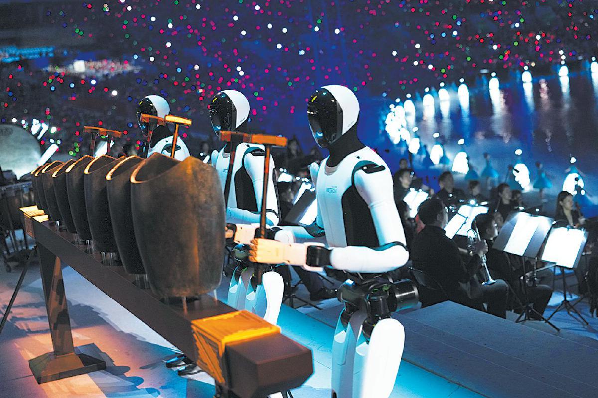 开幕式上的机器人表演。　新华社记者　李一博　摄