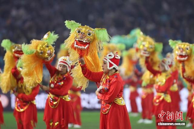 图为比赛开始前上演具有南京特色的文艺节目。中新社记者 泱波 摄