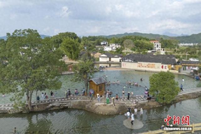 清流“冷泉小镇”旅游火热。清流县融媒体中心 供图