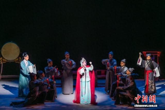 京剧《命定·乌龙院》剧照。 武汉京剧院有限责任公司供图