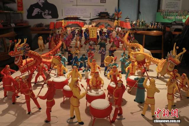 图为张甜清制作的米塑作品。中新社发 吴怡欣 摄