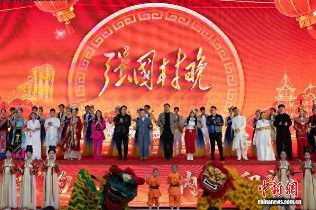 2月7日，“乡”约八闽 纳福迎新——“强国村晚+”活动在福建德化县举办。福建省委宣传部供图