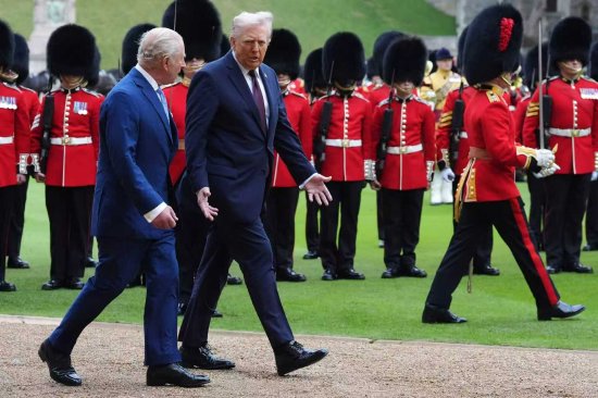 英国查尔斯国王与美国总统特朗普在温莎。