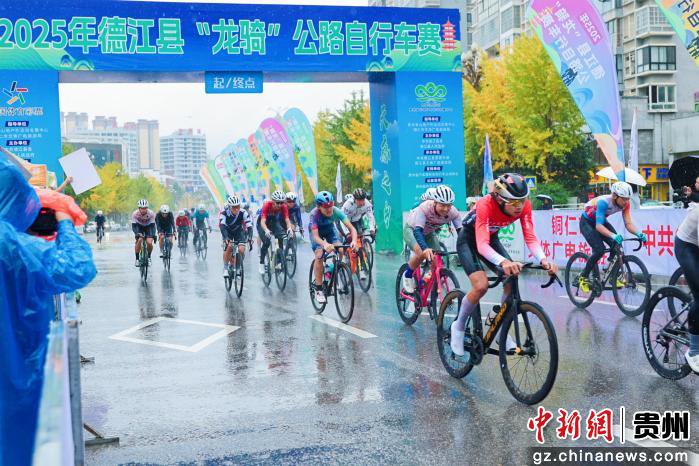 图为比赛现场。赛事组委会现场