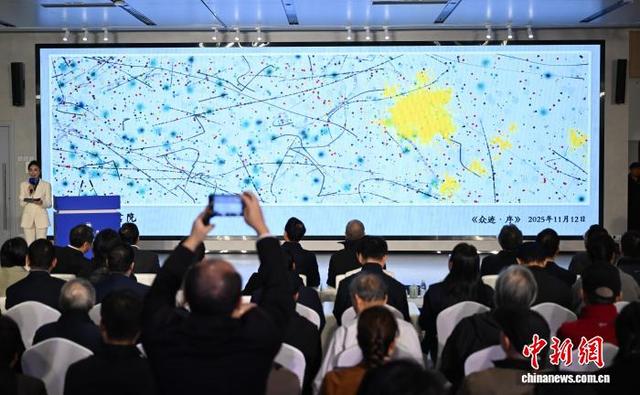 11月12日，浙江版画院开院第一幅版画《众迹·序》生成。中新社记者 王刚 摄