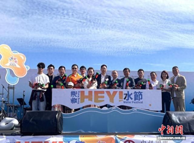 10月25日,首届“香港HEY!水节”在香港启德“启航1331”青年驿站举行。图为开幕式现场。 华净雯 摄