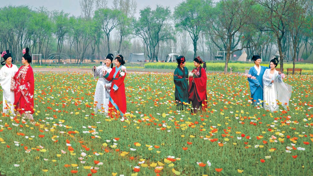 　　徜徉花海遇花神，紫谷伊甸园正式迎来春季开园。本报记者 刘平摄