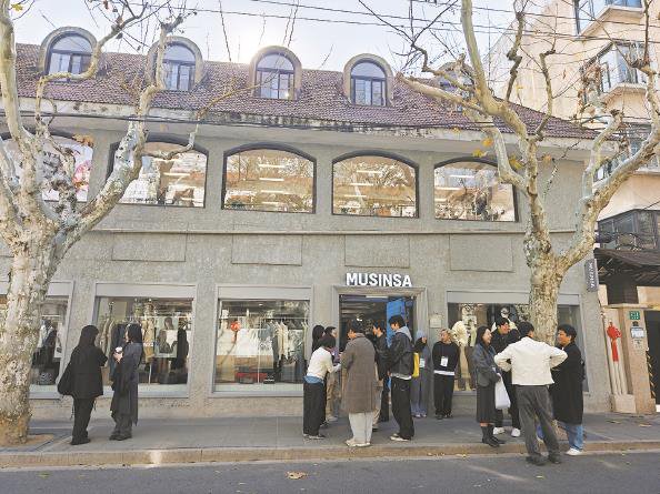 安福路韩国潮牌店Musinsa 本报记者 刘歆 摄